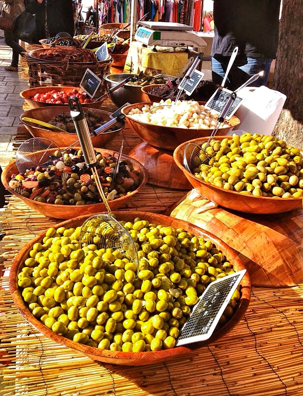 aux-en-provence-market-olives